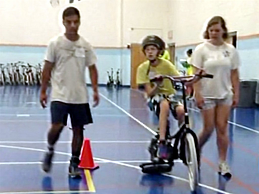 発達障害の子どもたちが自転車に乗れるよう支援