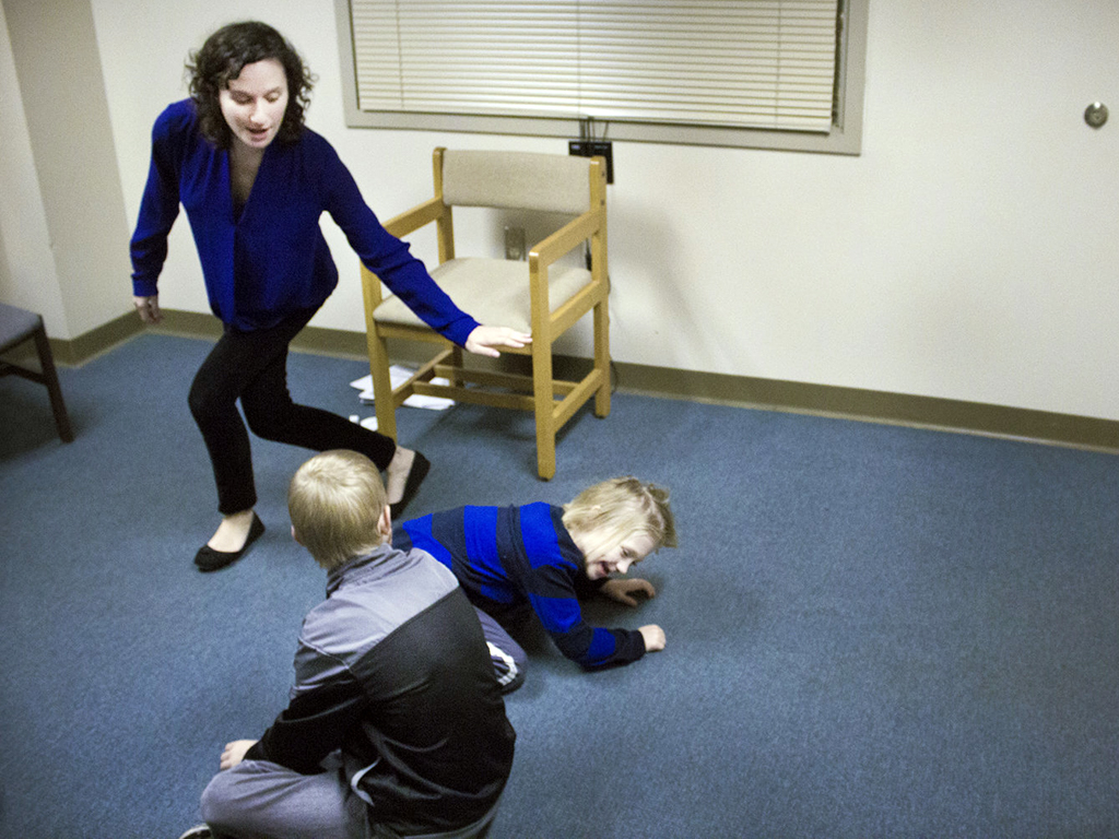 発達障害の子たちがコントで感情表現を学ぶ