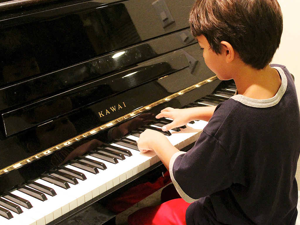 発達障害の子が眠れる音楽を振動で伝える枕