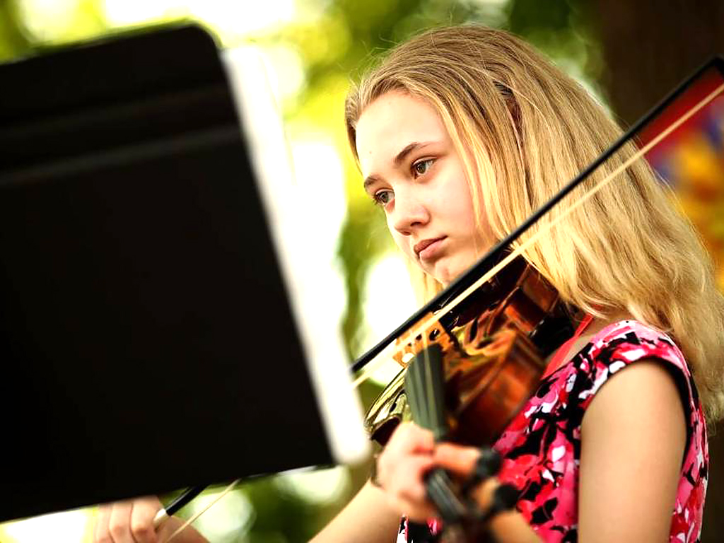 発達障害の少女を輝かせたネット学校と音楽