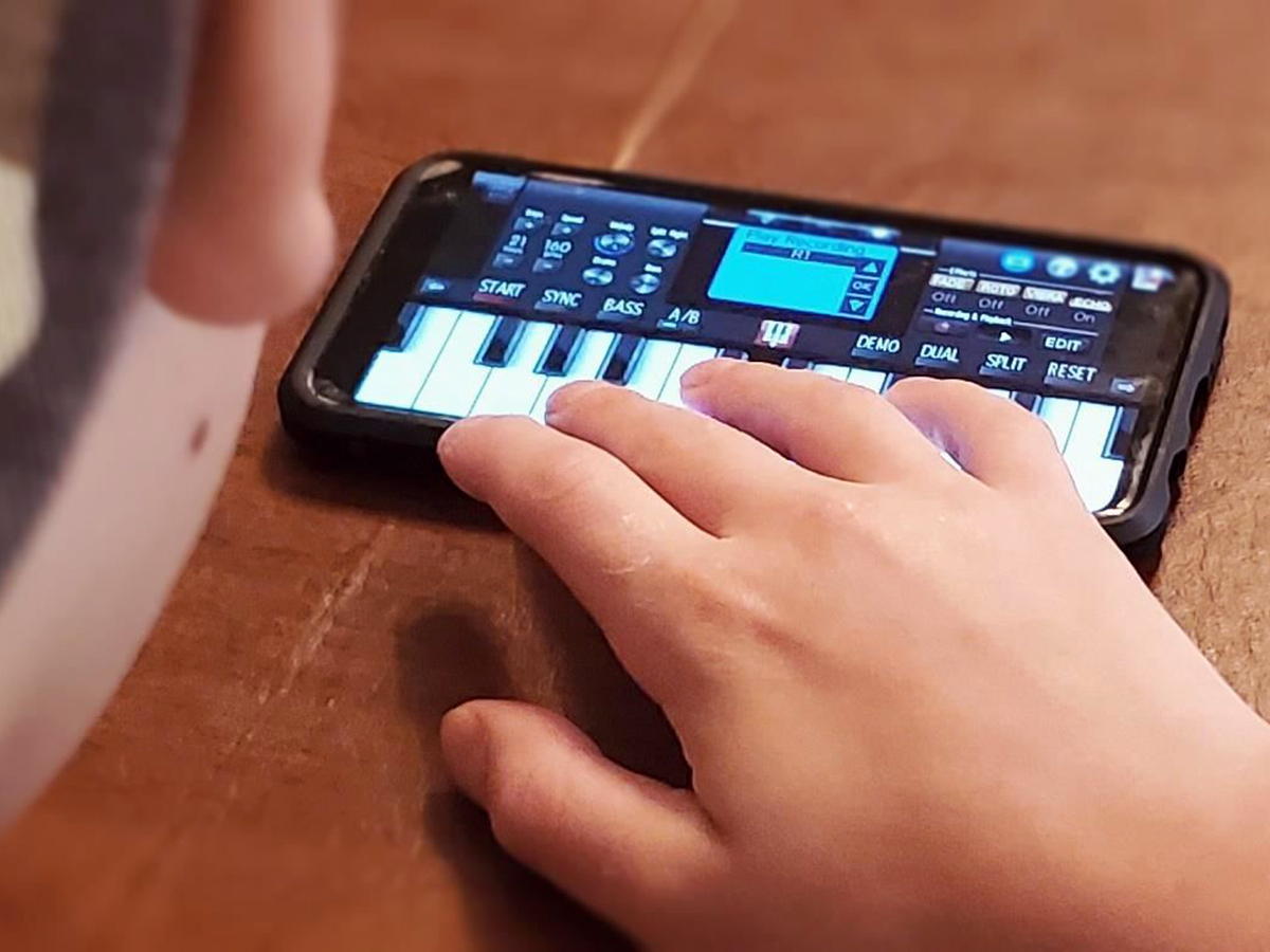 スマホ＋作曲アプリが発達障害の息子をいつどこでも助けてくれる