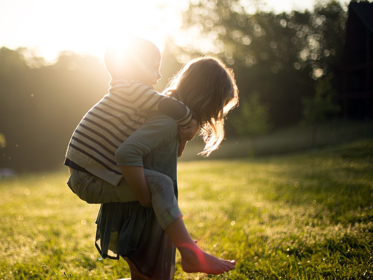 知的障害のある子どものきょうだいは支援的で優しい。研究結果