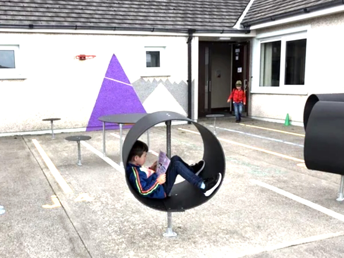 特別支援学校に設置された発達障害の子が助かる安心空間遊具