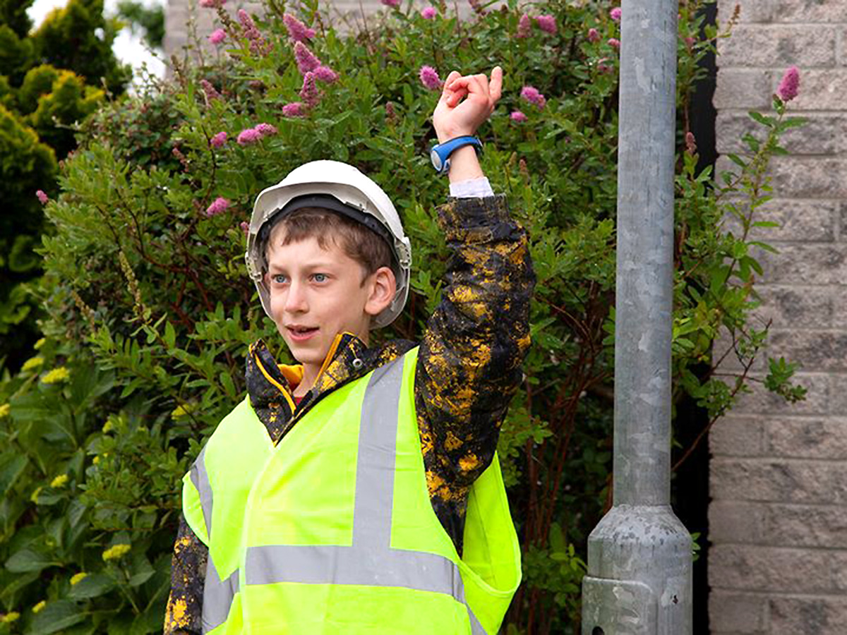 大好きで協力してくれた発達障害の少年に「街灯」のプレゼント