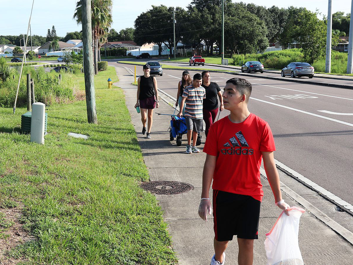 自閉症の子とダウン症の子の母が始めた散歩とゴミ拾いの取り組み
