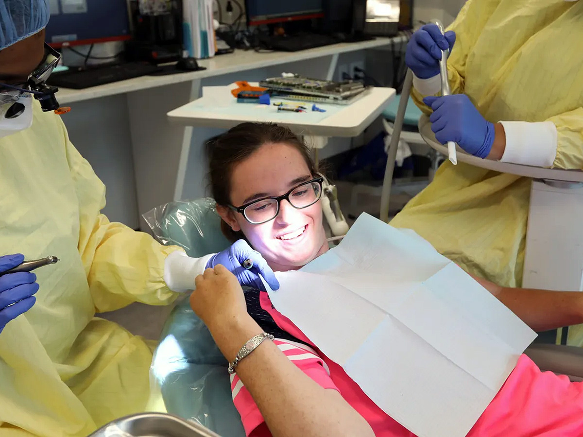 米国での発達障害の人への歯科治療。歯学部での学習義務付け
