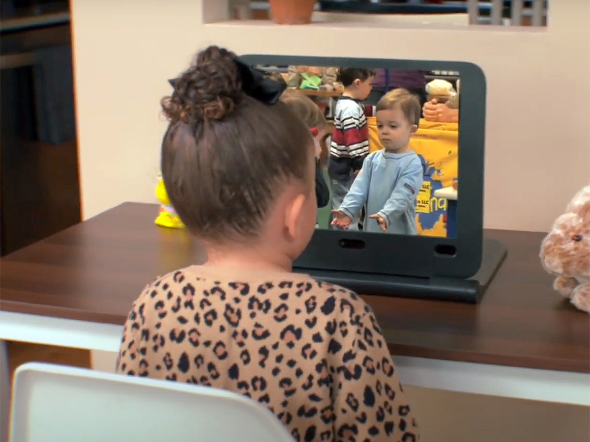 自閉症の早期診断技術。子どものやりとり動画と視線追跡で