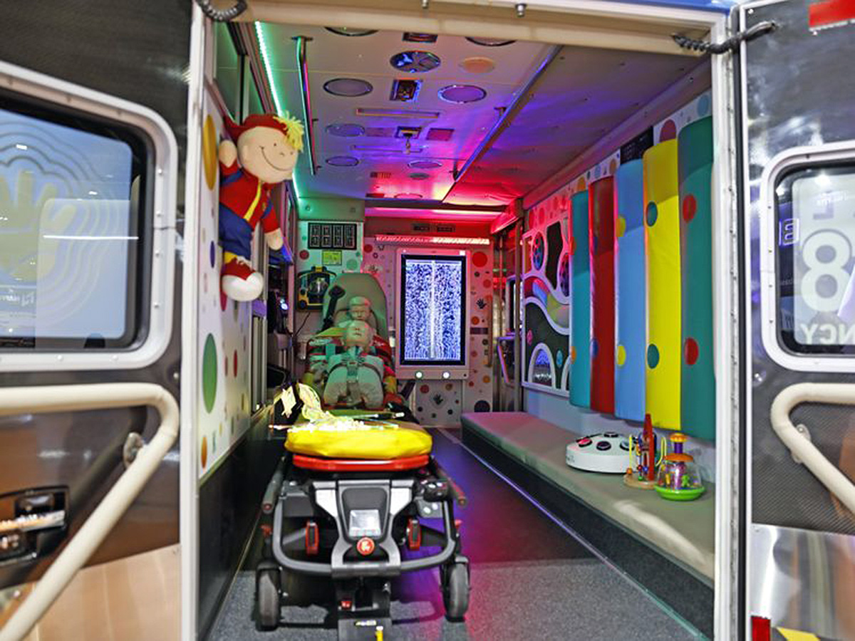 発達障害の子ども向け、世界初「感覚に優しい救急車」ドバイ