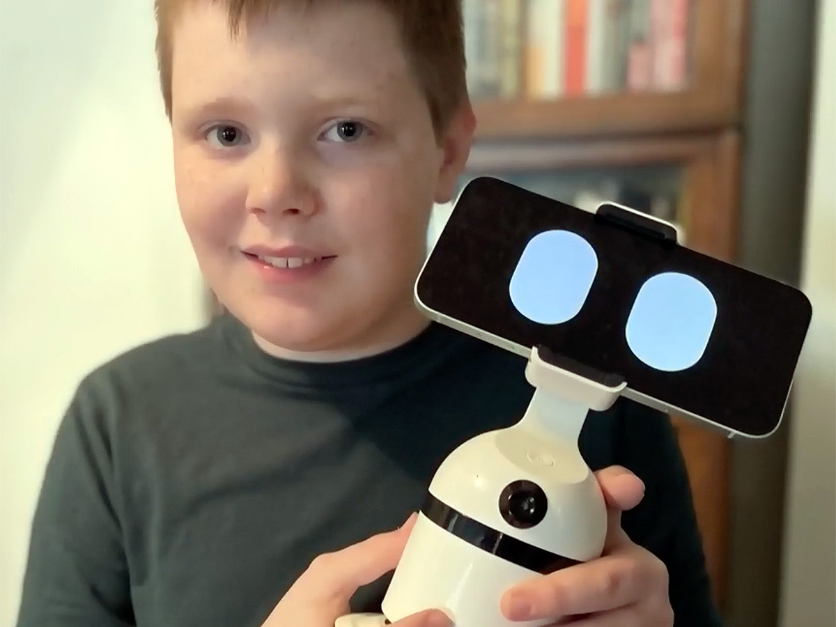 自閉症の少年が開発を続ける、すべての人の友だちになるロボット